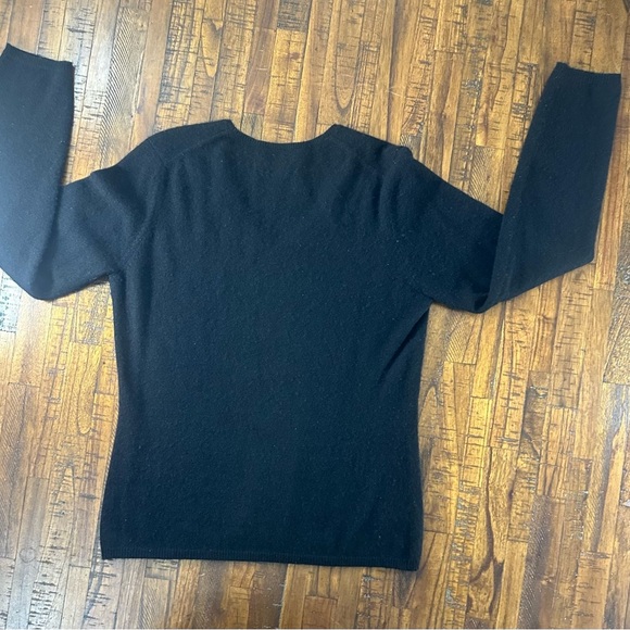 Women’s 100% 2-Ply Cashmere Black V-Neck Sweater Med Soft Luxury Knit Minimalist - Picture 2 of 4